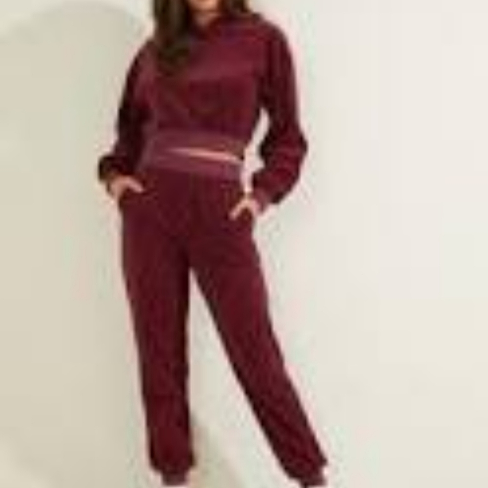 Guess-embossed velour logo pattern joggers & top set -medium